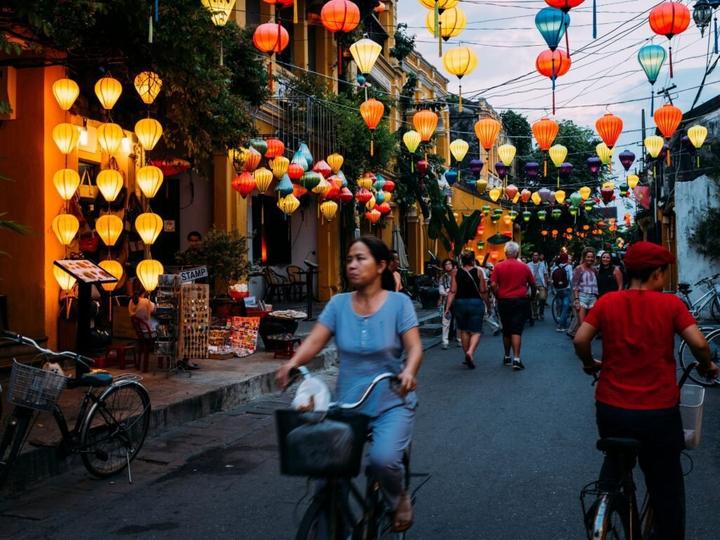 Nội dung: Mùa hè đang đầy vui vẻ với những bức tường nhảy vò đang xu hướng trên mạng